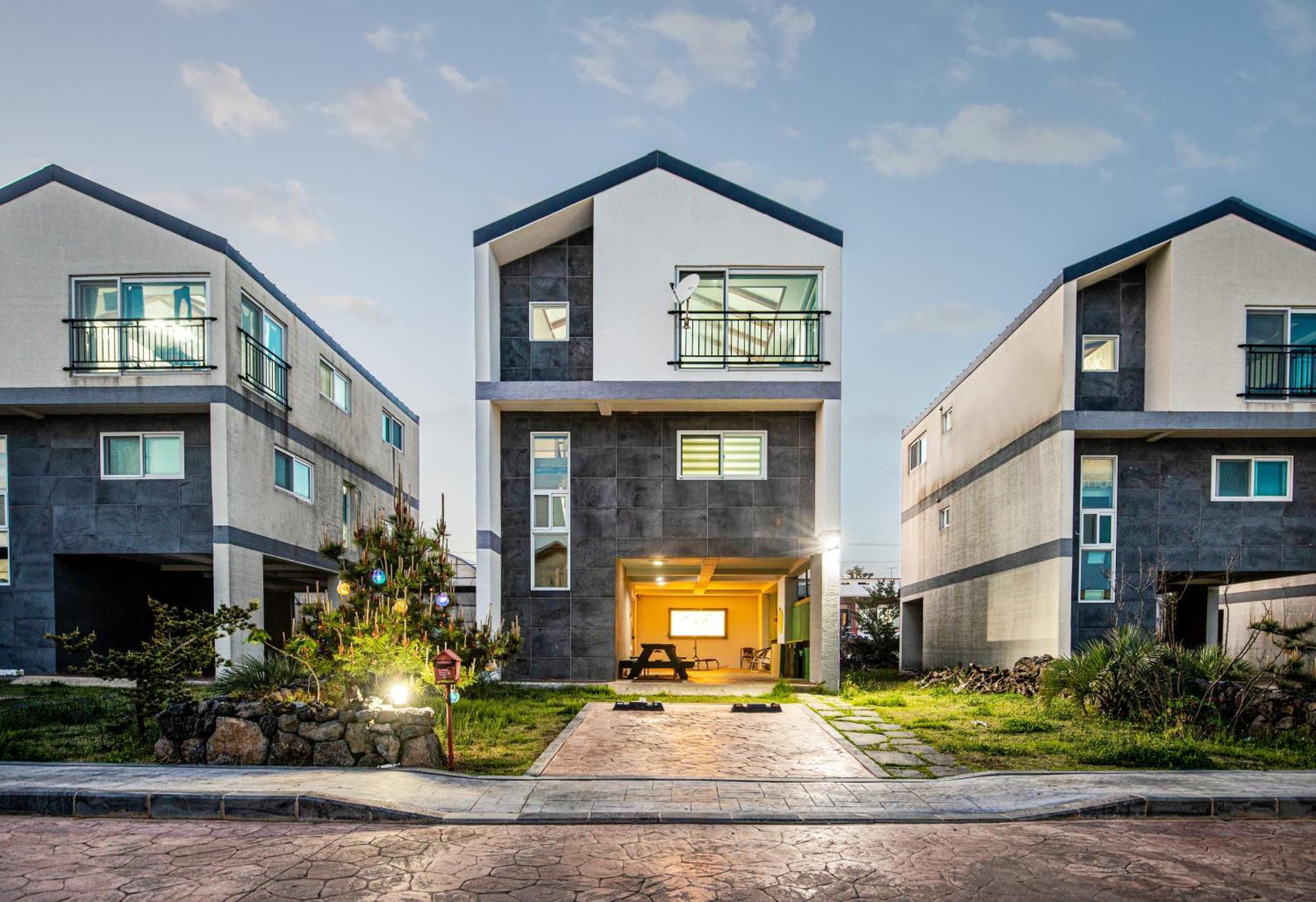 Haevichi Private Pension Seogwipo Exterior photo